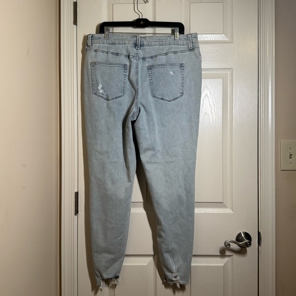 Maurices Light Blue Distressed Skinny Denim Jeans Size Regular XL - Picture 5 of 11